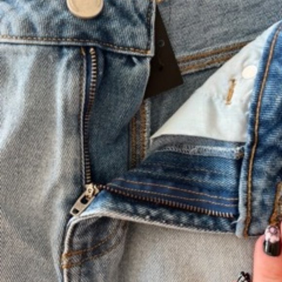 NWT | Fashion Nova | Jean High Waisted Distressed Shorts | Size 5 - Picture 7 of 13